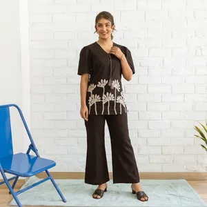 Ensemble deux pièces brodé noir pour femmes, col en V, manches bouffantes, tunique florale, pantalon à jambes larges, décontracté, élégant, ethnique, à porter au quotidien - Product Image 3