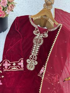 Conjunto Sharara de Terciopelo Viscosa Chinon con Estampado Floral Elegante de Kritva Fashion, con Dupatta, para Mujer, Largo hasta la Rodilla, Corte Regular, para Bodas y Diwali - Product Image 6