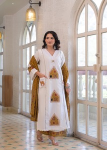 Traje de Mujer Blanco de Algodón Bordado con Dupatta Color Mostaza, Estilo Tradicional, Corte Regular, Largo hasta la Rodilla, Secado Rápido, Ropa Casual - Product Image 5