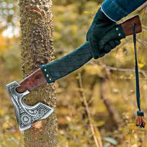 Hacha de Bushcraft Forjada a Mano de Alta Calidad, Cabeza de Acero al Carbono, Hacha Vikinga con Madera de Fresno, Regalo Perfecto para Padres y Padrinos de Boda - Product Image 4