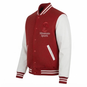 Blouson universitaire rouge et blanc brodé, style bomber, avec manches en cuir contrastant et col et poignets en tricot côtelé rayé – Vente en gros - Product Image 3