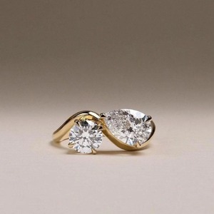 Anillo de Oro Amarillo de 14K con Moissanita, Diseño Trenzado, Piedras Redondas y en Forma de Pera con Engaste de Garra, Joyería de Compromiso y Boda para Mujer - Product Image 1