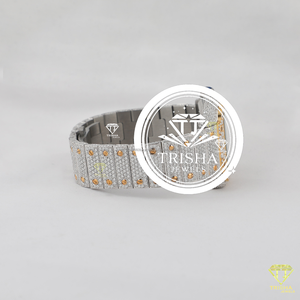 Reloj de Lujo con Movimiento Abierto y Diamantes Moissanite, Acabado en Oro Blanco, Detalles en Oro Amarillo y Estilo de Alta Gama - Product Image 2