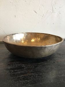 Bol chantant tibétain en laiton pur pour la méditation et la guérison sonore avec marteau de frappe, idéal pour l'équilibrage des chakras et le yoga - Product Image 5