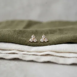 Pendientes de Diamantes Naturales con Corte Brillante Redondo en Forma de Cruz - Product Image 5