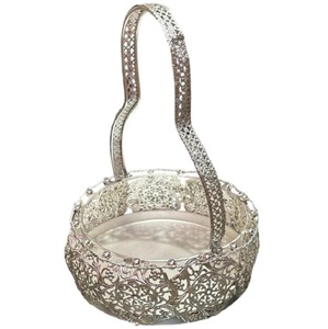 Magnifique panier métallique avec des éléments décoratifs floraux / Panier cadeau de mariage doré / Panier décoré moderne - Product Image 3