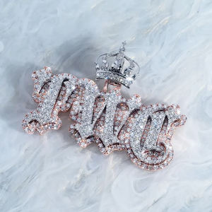 จี้เพชรโมอิสซาไนต์ทรงกลม VVS1 แบบ Iced Out สลักชื่อได้ จี้ตัวอักษรแบบกำหนดเอง สไตล์ฮิปฮอป ของขวัญคริสต์มาส เครื่องประดับ - Product Image 1