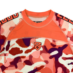 เสื้อรัดกล้ามเนื้อคอกลมแบบสั่งทำสำหรับผู้ชายและผู้หญิง ขายตรงจากโรงงาน ราคาถูก คุณภาพสูง เสื้อรัดกล้ามเนื้อสำหรับ BJJ และ MMA เสื้อรัดกล้ามเนื้อสำหรับยิวยิตสู - Product Image 4