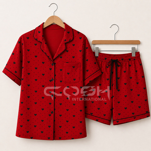 Cosh เซ็ตชุดนอน2ชิ้นของผู้หญิงพิมพ์ลายหัวใจสีแดงโลโก้ตามสั่ง - Product Image 3