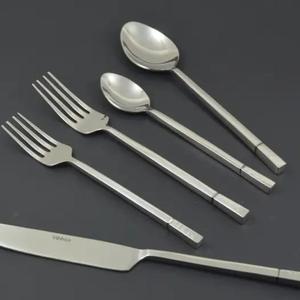 ชุดอุปกรณ์จัดงานเลี้ยง ชุดช้อนส้อมสแตนเลสสตีลสีเงิน สำหรับร้านอาหาร ใช้สำหรับโต๊ะอาหาร - Product Image 1