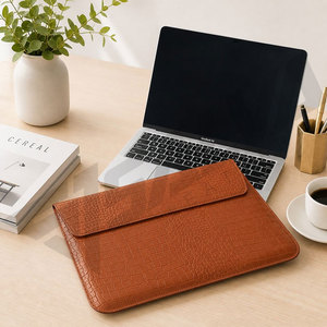 Funda Protectora para Portátil de Lujo con Patrón de Cocodrilo Marrón, Color Sólido, para Computadoras de 13, 14 y 15 Pulgadas - Product Image 5