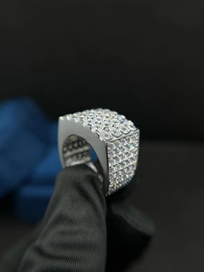 Anillo de compromiso y boda para hombre de moissanita helada, de cuatro filas, ancho, con engaste de garra tipo eternidad, estilo Hip Hop, chapado en rodio, Plata de ley 925 - Product Image 2