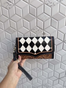 Cartera de mano de cuero repujado a mano con patrón de damas de ajedrez, estilo vintage occidental, hecha a mano por diseñador, para mujer, multiusos - Product Image 1