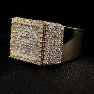 Anillo de Compromiso Clásico Estilo Hip Hop con Moissanita de Corte Cojín y Piedras Laterales, Bañado en Rodio para Bodas y Celebraciones - Product Image 3