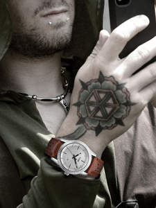 นาฬิกาควอตซ์ <span class=keywords><strong>TOMI</strong></span> T098 สำหรับผู้ชาย สายหนังคุณภาพสูง หน้าปัดกระจก นาฬิกาข้อมือ<span class=keywords><strong>ราคา</strong></span>โรงงาน แฟชั่นสไตล์ธุรกิจ นาฬิกาผู้ชาย - Product Image 4