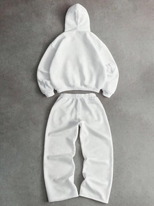 Survêtement conçu pour un port facile avec un tissu doux et respirant, une coupe confortable et un style minimaliste, parfait pour un usage quotidien et les voyages. - Product Image 3