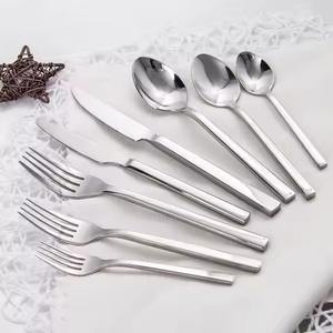 Ensemble de couverts élégants en acier inoxydable pour table de salle à manger, vaisselle haut de gamme pour l'aménagement d'événements - Product Image 2