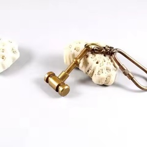 Porte-clés classique en laiton avec nom et logo |   Porte-clés en métal personnalisé de qualité supérieure - Product Image 2