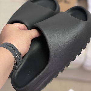 รองเท้าแตะแบบสวมใส่ได้ทั้งในและนอกบ้านสำหรับฤดูร้อน ปี 2026 ปรับแต่งได้ น้ำหนักเบา กันน้ำ ระบายอากาศได้ดี พื้นรองเท้าทำจากยาง EVA กันลื่น เหมาะสำหรับทุกเพศ - Product Image 4