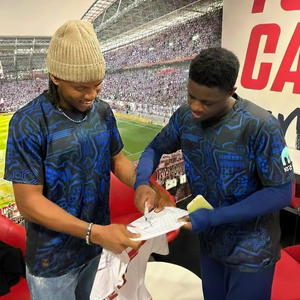 Uniforme de Fútbol Personalizado Soccer Glow Kingdom con Sublimación, Manga Corta, Secado Rápido, Efecto Luminoso Negro Verde Neón - Product Image 2