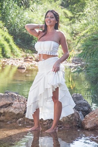 Vestido Convertible Blanco Estilo Boho con Diseño Asimétrico en Capas, Falda Fluida para Festivales con Estilo Bohemio Versátil - Product Image 4