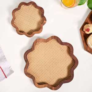 Bandeja de Servir de Madera Hecha a Mano con Forma de Flor y Base de Ratán Natural para Aperitivos, Té, Café y Decoración del Hogar - Product Image 5