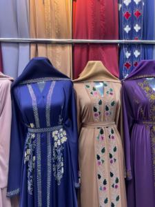 Abaya de mariage traditionnelle musulmane de Dubaï, de haute qualité, modeste, perlée et pailletée, à manches longues, faite à la main, pour femme, en polyester respirant, col en V - Product Image 6