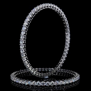 Pulsera de Diamantes Moissanite de Lujo de la Mejor Calidad, Plata 925, Joyería para Bodas y Fiestas para Mujer, Disponible para la Venta - Product Image 3