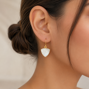 Boucles d'oreilles pendantes en forme de croissant de lune en nacre blanche naturelle, plaquées or, élégantes et luxueuses, bijoux pour femmes, vente en gros - Product Image 3