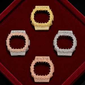 กรอบนาฬิกาสีทองพร้อมดีไซน์ลายหนามและประดับเพชรโมอิสซาไนต์สำหรับเครื่องประดับฮิปฮอป DW5600 - Product Image 1
