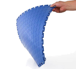 Baldosas entrelazadas de PVC de alta resistencia para talleres y garajes - Product Image 1