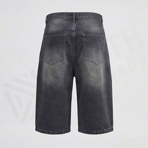 Pantalones cortos de mezclilla de alta calidad estilo streetwear, lavados y desgastados, con logo impreso por transferencia térmica, jeans largos en blanco para venta al por mayor. - Product Image 2