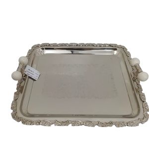 Plateau de service carré en acier inoxydable de style vintage, motif floral en relief, bords sculptés ornés, poignées en marbre blanc - Product Image 2