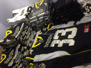 Camiseta de Fútbol Americano Sublimada con Paneles Ventilados Diseñada para Equipos Universitarios, Aspecto Profesional Único, Secado Rápido Plus - Product Image 2