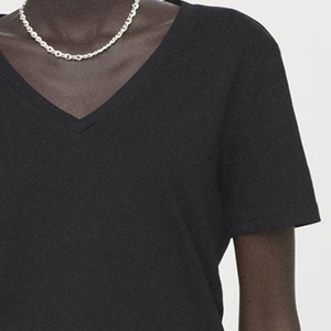 Camiseta ajustada para mujer, diseño que realza la figura, para compras al por mayor, colección de verano, camiseta con logo personalizado, tejido elástico premium. - Product Image 4
