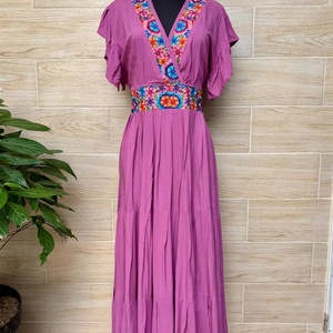 Vestido Maxi Bordado a Mano con Cuello en V, Mangas con Volantes y Detalles Florales Vibrantes, Prenda Étnica Artesanal para Mujer - Product Image 1