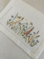 Nappe de table en lin blanc brodée de motifs floraux vintage personnalisables, de haute qualité, avec ourlet festonné, pour mariage et restaurant (vente en gros)