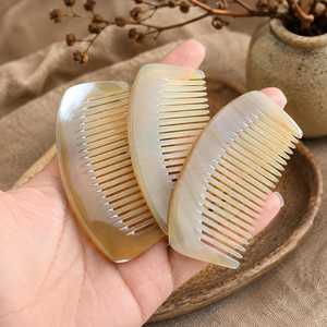 Peigne en corne de vache écologique personnalisé, fait main, forme naturelle, finition texture naturelle, style moderne, MN EXPORTS, cadeau d'affaires, maison - Product Image 4