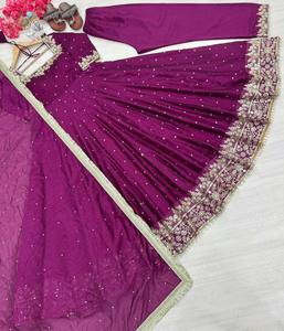 ชุดเดรสยาวทรง Anarkali แบรนด์ HENIXA CREATION ผ้าไหม Pur Vichitra ปักลายอย่างประณีต ทรงเข้ารูป แห้งเร็ว เหมาะสำหรับงานแต่งงานสำหรับผู้หญิง - Product Image 4