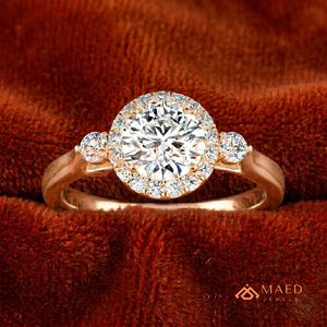 Bague solitaire en moissanite à taille ronde, bague de fiançailles en or rose, bijoux élégants pour femmes, cadeau d'anniversaire - Product Image 1