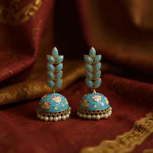 Pendientes de Perlas de Imitación Estilo Étnico Chapados en Oro JeweleMarket Premium Floral Jhumka para Mujer, Ideales para Bodas - Product Image 3