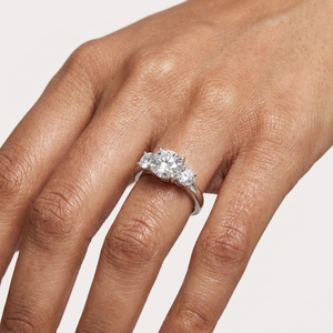 Bague de fiançailles et de mariage de luxe pour femme de la marque DIFF, diamant de laboratoire classique taille brillant, plaqué platine PT950, certifié IGI - Product Image 5