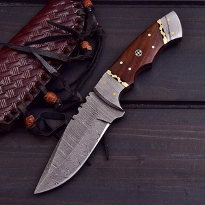 Couteau de chasse à lame fixe en acier Damas de qualité supérieure avec manche en bois, couteau de camping extérieur, personnalisable OEM, cadeau pour lui - Product Image 1