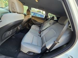 Hyundai Santa Fe SE FWD 2017 - Product Image 5