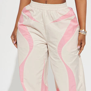 Pantalones de chándal holgados blancos de poliéster con cordón y logotipo personalizado para mujer, cortavientos de nailon, pantalones tipo paracaídas personalizados - Product Image 3