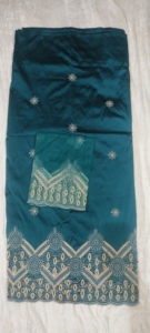 La tradicional y atemporal tela de seda tafetán George Wrapper nigeriana con diseño de Paisley para vestimenta de boda nigeriana. - Product Image 2