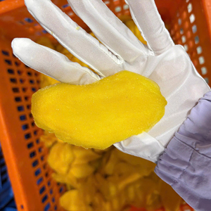 มะม่วงอบแห้ง มะม่วงทรอปิคอล ผลไม้อบแห้ง ขนมขบเคี้ยวสำหรับทำเบเกอรี่ โยเกิร์ต ซีเรียล และท็อปปิ้งของหวาน รสหวานเหนียวนุ่ม บรรจุภัณฑ์ขนาดใหญ่ ส่งออก ผลิตจากเวียดนาม - Product Image 1