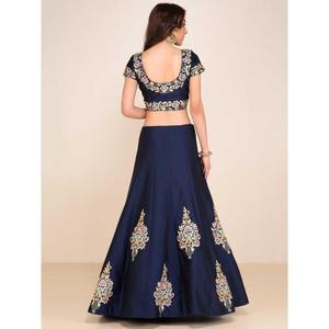 Lehenga Choli en soie bleu marine brodé, avec dupatta, taille XS - Product Image 2