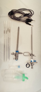 El conjunto Kara Mediclust de 2.9 mm para TURP es un paquete de instrumentos urológicos especializados y compactos utilizados para la Resección Transuretral del pene. - Product Image 3