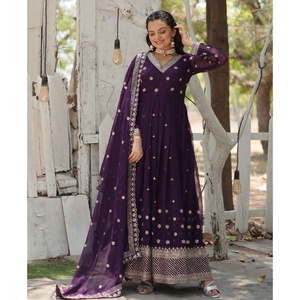 ชุดเดรสแขนยาวปักลายสำหรับผู้หญิงและผู้ชาย - Product Image 1